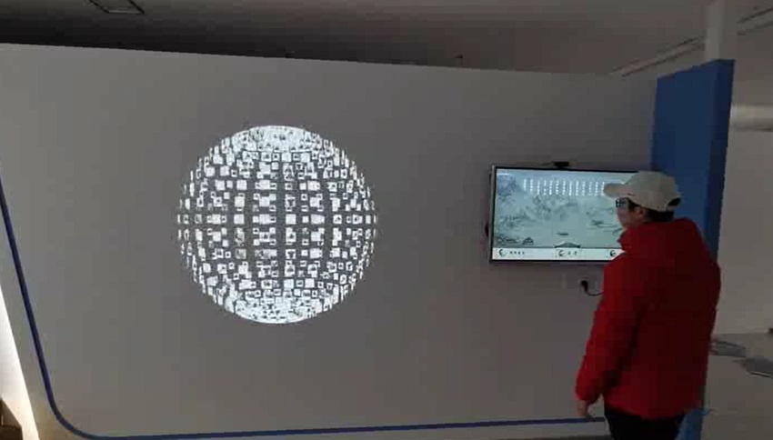 簽名留言拍照一體機與墻面投影結合互動-蘇州好奇數字科技