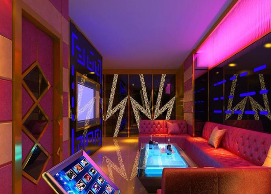 雙屏聯動在酒吧、ktv的應用-好奇數字科技