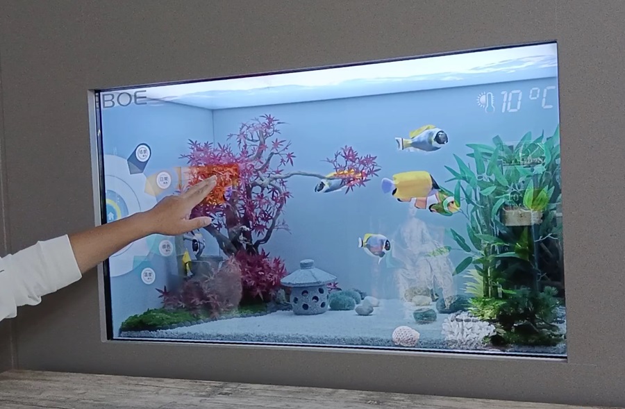 oled透明屏魚缸觸摸互動-蘇州好奇數字科技.jpg