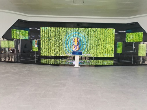 觸摸一體機(jī)和LED顯示屏多屏聯(lián)動(dòng)-蘇州好奇數(shù)字科技有限公司