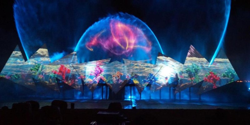 全息舞臺紗幕投影技術-蘇州好奇數字科技多媒體.jpg