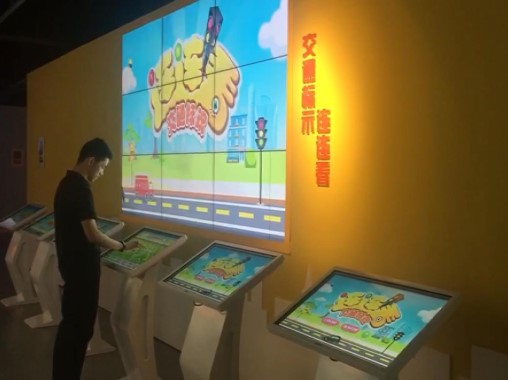 觸摸互動一體機-交通標識連連看-好奇數字科技