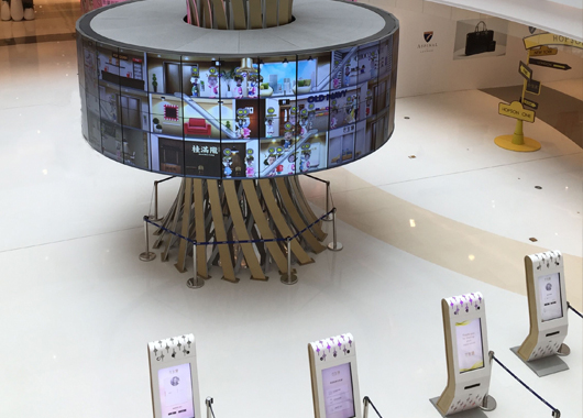 雙屏聯動在商場的應用-好奇數字科技